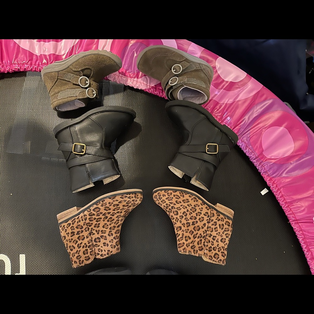 5 pair toddler boots. Gap, stride Rite, cat & jack - Picture 1 of 6